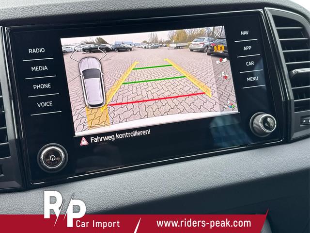 Skoda / Karoq / Silber / / / AHK+KAMERA+EL. HECKKL.+SHZ+ACC+KESSY+18''ALU