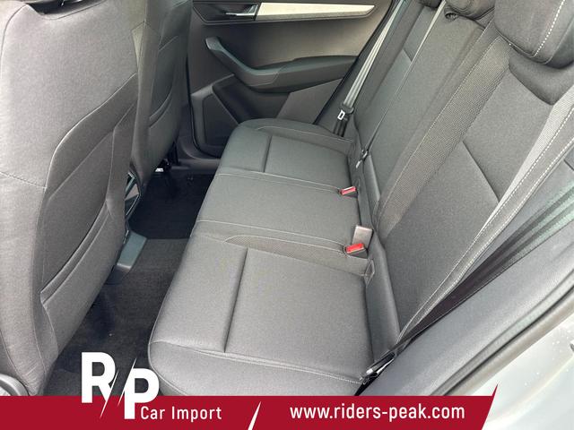 Skoda / Karoq / Silber / / / AHK+KAMERA+EL. HECKKL.+SHZ+ACC+KESSY+18''ALU