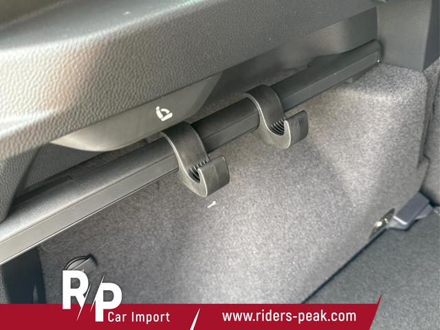 Skoda / Karoq / Silber / / / AHK+KAMERA+EL. HECKKL.+SHZ+ACC+KESSY+18''ALU