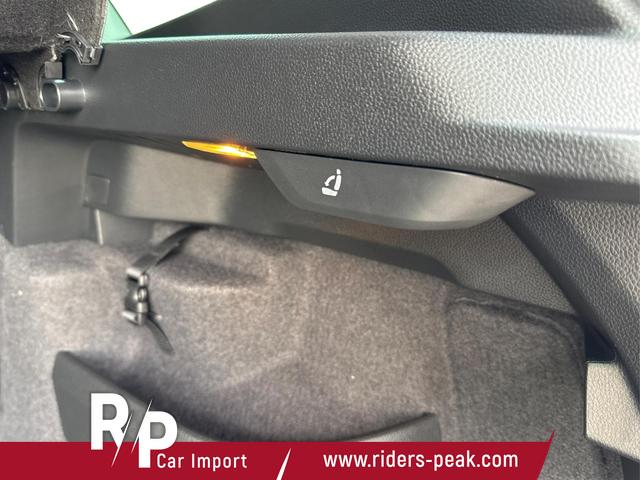 Skoda / Karoq / Silber / / / AHK+KAMERA+EL. HECKKL.+SHZ+ACC+KESSY+18''ALU