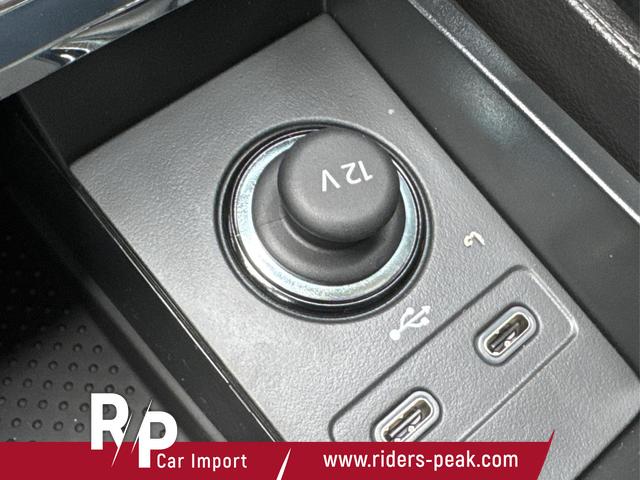 Skoda / Karoq / Silber / / / AHK+KAMERA+EL. HECKKL.+SHZ+ACC+KESSY+18''ALU