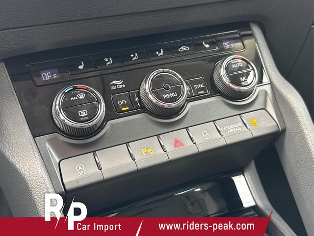 Skoda / Karoq / Silber / / / AHK+KAMERA+EL. HECKKL.+SHZ+ACC+KESSY+18''ALU