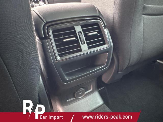 Skoda / Karoq / Grau / / / AHK+KAMERA+EL. HECKKL.+SHZ+ACC+KESSY+18''ALU