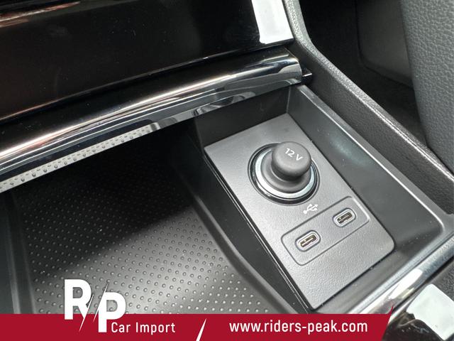 Skoda / Karoq / Grau / / / AHK+KAMERA+EL. HECKKL.+SHZ+ACC+KESSY+18''ALU