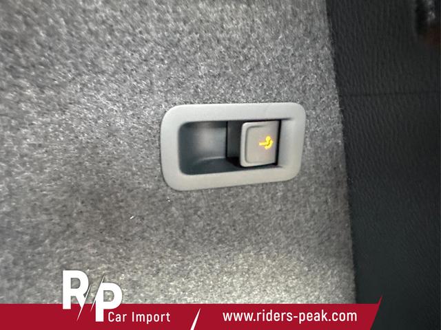 Skoda / Karoq / Grau / / / AHK+KAMERA+EL. HECKKL.+SHZ+ACC+KESSY+18''ALU