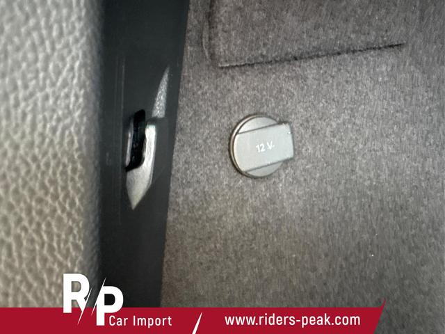 Skoda / Karoq / Grau / / / AHK+KAMERA+EL. HECKKL.+SHZ+ACC+KESSY+18''ALU