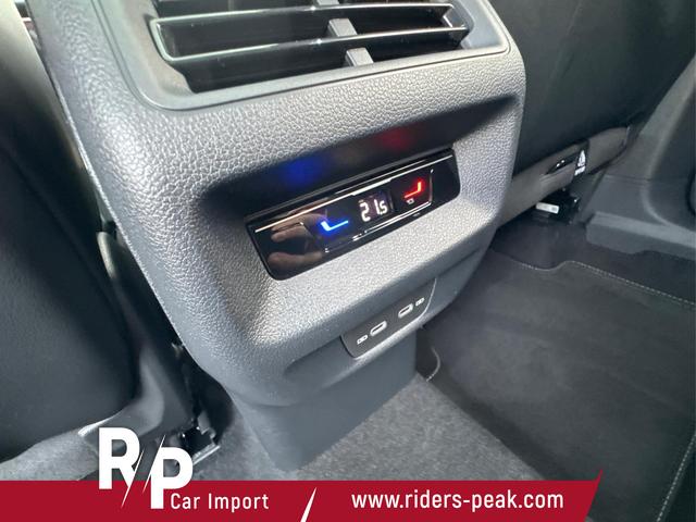 Volkswagen Tiguan R-Line People PLUG-IN+PANO+AHK+HD MATRIX+NAVI+BLACK STYLE+20" LM+ACC 