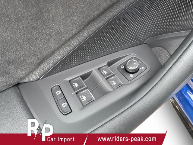 Volkswagen / Passat Variant / Blau / / / 4WD+BLACK+PANO+AHK+DCC+MATRIX+HARMAN