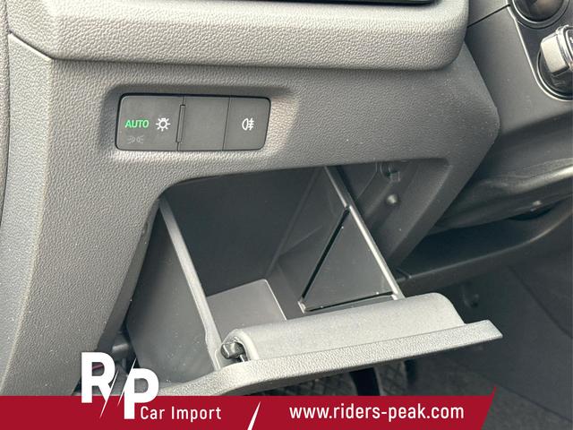 Skoda / Octavia Combi / Grau / / / AHK+KAMERA+ACC+EL. HECKKL+SHZ