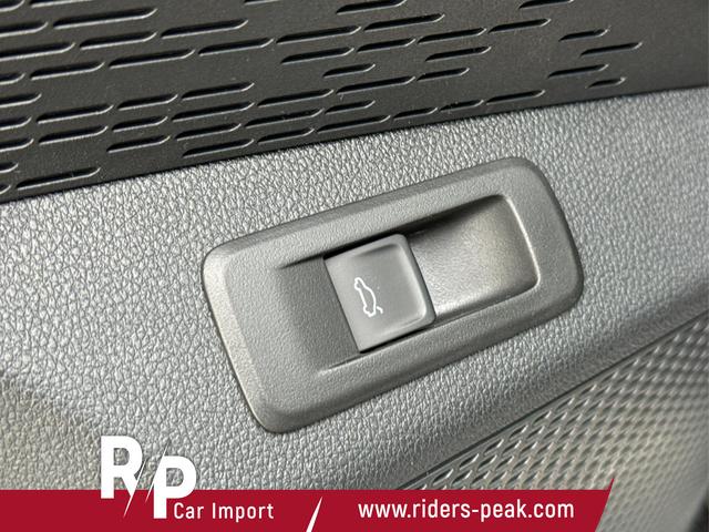 Skoda / Octavia Combi / Schwarz / / / AHK+KAMERA+ACC+EL. HECKKL+SHZ