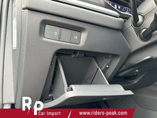 Skoda / Octavia Combi / Schwarz / / / AHK+KAMERA+ACC+EL. HECKKL+SHZ