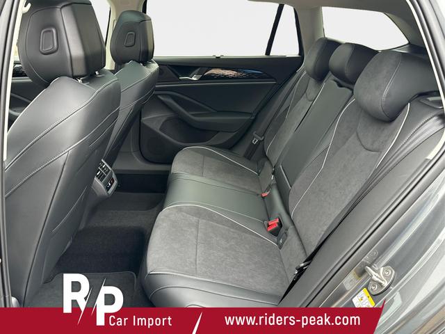 Volkswagen / Passat Variant / Grau / / / DSG+PANO+NAVI+MATRIX+360 KAM+MASSAGE+ACC+18 LM