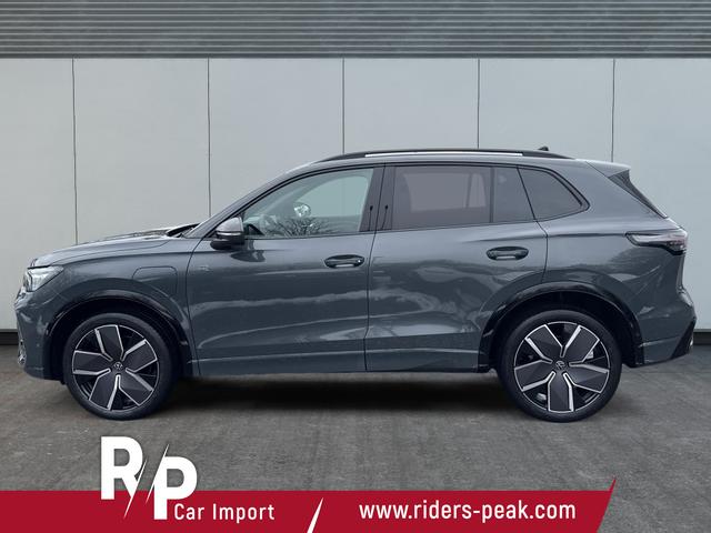 Volkswagen / Tiguan / Grau / / / PLUG-IN+PANO+AHK+HD MATRIX+NAVI+BLACK STYLE+20 LM+ACC