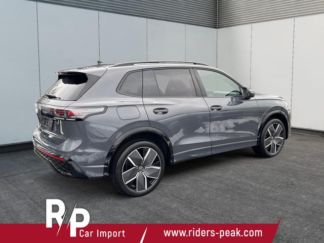Volkswagen / Tiguan / Grau / / / PLUG-IN+PANO+AHK+HD MATRIX+NAVI+BLACK STYLE+20 LM+ACC