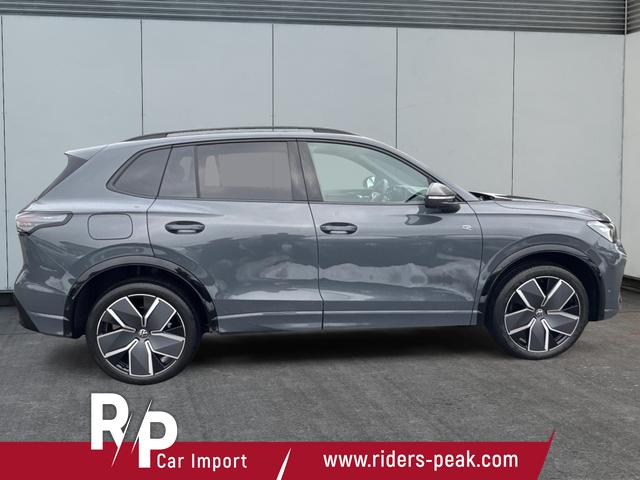 Volkswagen / Tiguan / Grau / / / PLUG-IN+PANO+AHK+HD MATRIX+NAVI+BLACK STYLE+20 LM+ACC