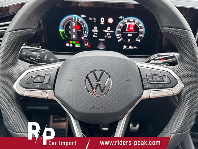 Volkswagen / Tiguan / Grau / / / PLUG-IN+PANO+AHK+HD MATRIX+NAVI+BLACK STYLE+20 LM+ACC