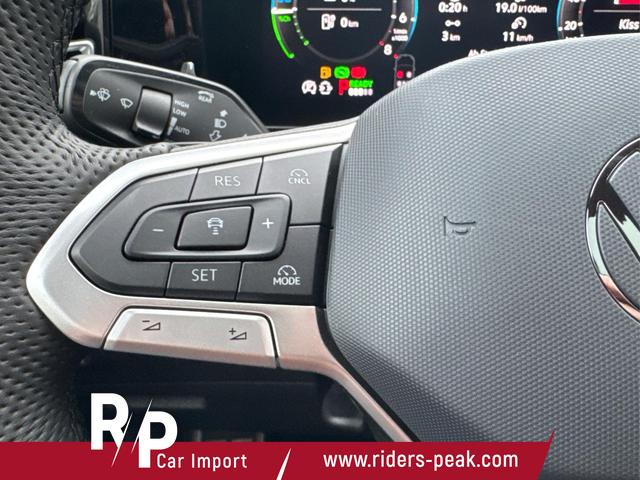 Volkswagen / Tiguan / Grau / / / PLUG-IN+PANO+AHK+HD MATRIX+NAVI+BLACK STYLE+20 LM+ACC