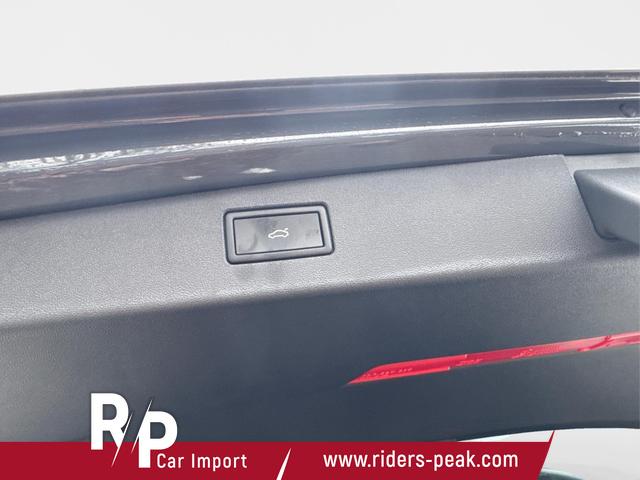 Volkswagen / Tiguan / Grau / / / PLUG-IN+PANO+AHK+HD MATRIX+NAVI+BLACK STYLE+20 LM+ACC