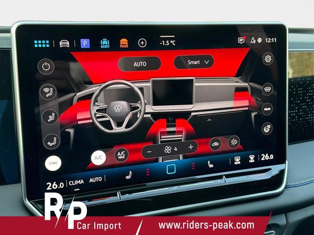 Volkswagen / Tiguan / Schwarz / / / 4 MOT+AHK+NAVI+PANORAMA+EL. HECK.+20 ALU