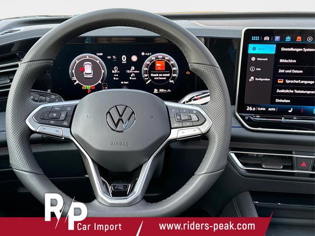 Volkswagen / Tiguan / Schwarz / / / 4 MOT+AHK+NAVI+PANORAMA+EL. HECK.+20 ALU