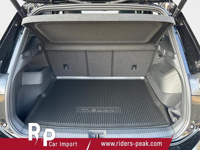 Volkswagen / Tiguan / Schwarz / / / 4 MOT+AHK+NAVI+PANORAMA+EL. HECK.+20 ALU