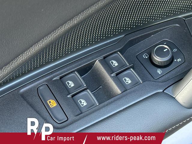 Volkswagen / Tiguan / Schwarz / / / 4 MOT+AHK+NAVI+PANORAMA+EL. HECK.+20 ALU