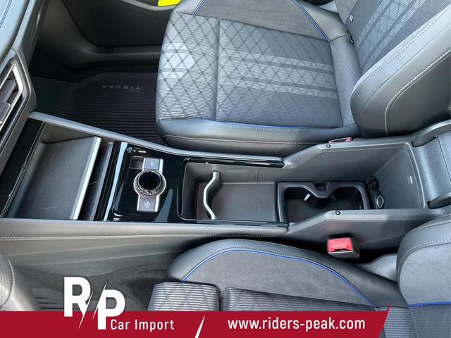 Volkswagen / Tiguan / Schwarz / / / 4 MOT+AHK+NAVI+PANORAMA+EL. HECK.+20 ALU