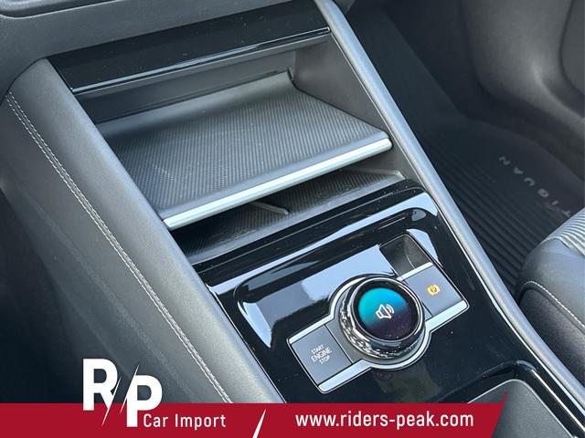 Volkswagen / Tiguan / Schwarz / / / 4 MOT+AHK+NAVI+PANORAMA+EL. HECK.+20 ALU