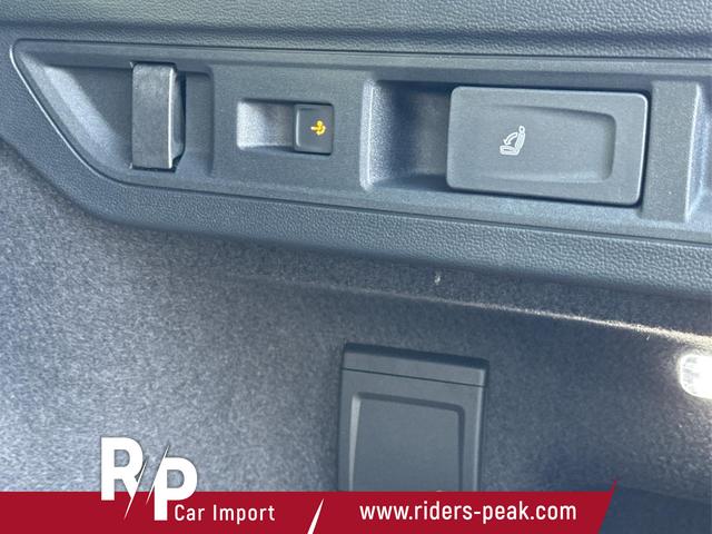 Volkswagen / Passat Variant / Schwarz / / / 4WD+PANO+AHK+HARMAN+NAVI+HUD+Matrix+ACC, Beispielbilder, ggf. teilweise mit Sonderausstattung