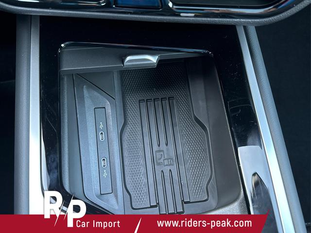 Volkswagen / Passat Variant / Schwarz / / / 4WD+PANO+AHK+HARMAN+NAVI+HUD+Matrix+ACC, Beispielbilder, ggf. teilweise mit Sonderausstattung