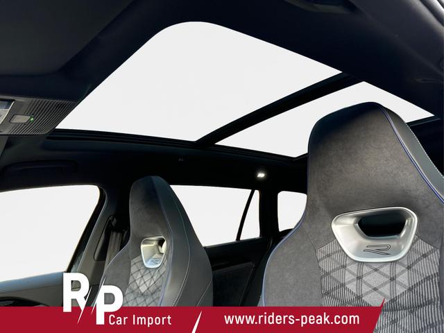 Volkswagen / Passat Variant / Schwarz / / / 4WD+PANO+AHK+HARMAN+NAVI+HUD+Matrix+ACC, Beispielbilder, ggf. teilweise mit Sonderausstattung