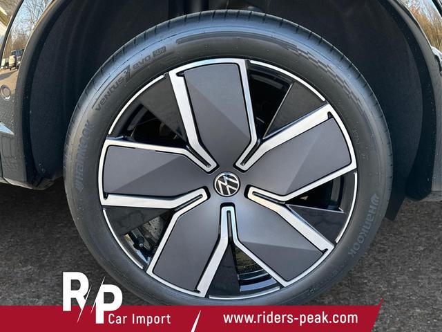 Volkswagen / Tiguan / Schwarz / / / 4 MOT+AHK+NAVI+PANORAMA+EL. HECK.+20 ALU