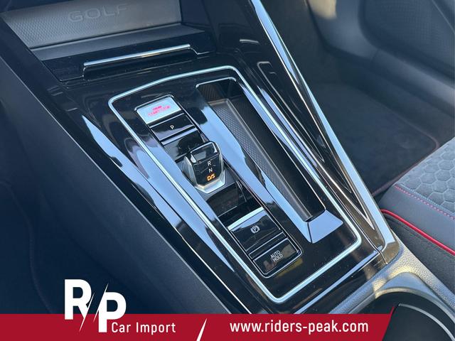 Volkswagen / Golf / Grau / / / PANO+MATRIX+HUD+HARMAN+NAVI+360 KAMERA+19 LM