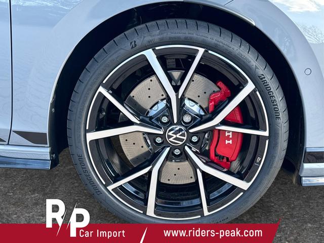 Volkswagen / Golf / Grau / / / PANO+MATRIX+HUD+HARMAN+NAVI+360 KAMERA+19 LM