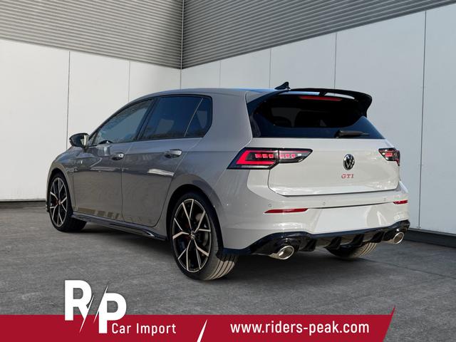 Volkswagen / Golf / Grau / / / PANO+MATRIX+HUD+HARMAN+NAVI+360 KAMERA+19 LM