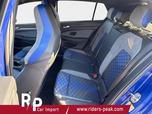 Volkswagen / Golf / / / / 4x4+PANO+MATRIX+HUD+HARMAN+NAVI+360 KAMERA+19 LM