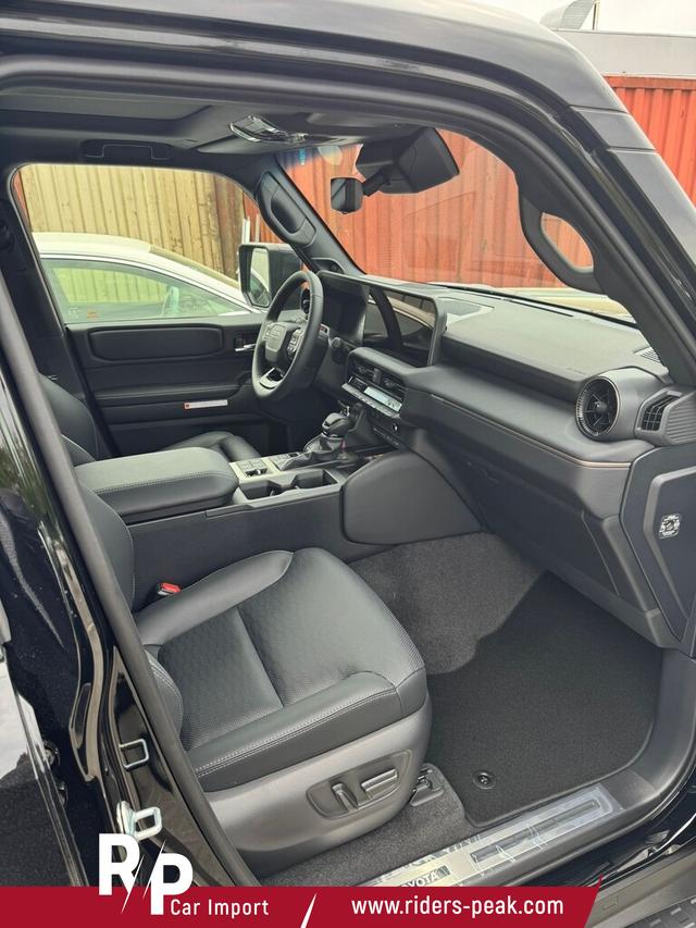Toyota Land Cruiser 2.8 D4-D 204 Aut 4x4 Pano Nav JBL 