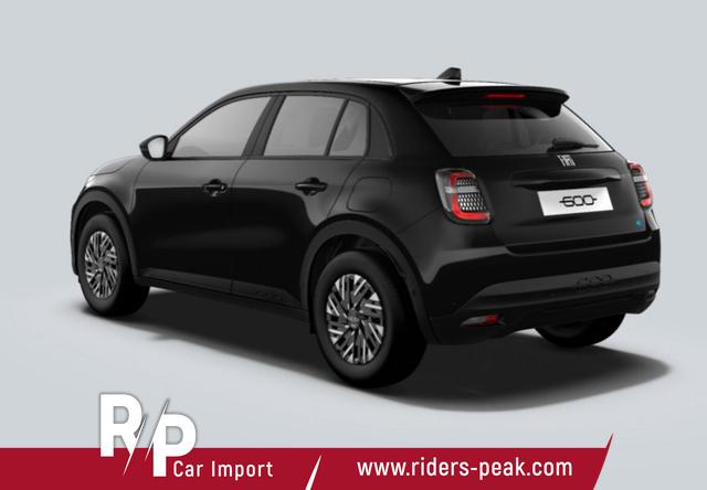 Fiat 600e RED 11kW-OBC PDC Temp CarPlay Wärmepumpe BT 