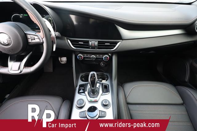 Alfa Romeo Giulia Intensa 2.2 D 210 AT8 Q4 Matrix Pano Nav 