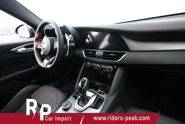 Alfa Romeo Giulia Intensa 2.2 D 210 AT8 Q4 Matrix Pano Nav 