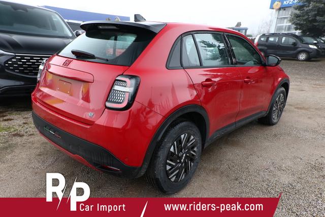 Fiat 600e RED 54kWh 11kW-OBC CarPlay W&auml;rmepumpe PDC 