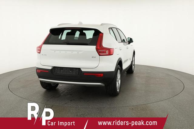 Volvo XC40 Core 2WD B3 Mild-Hybrid Core, Navi, Thors Hammer, Winter, Kamera, el. Klappe 