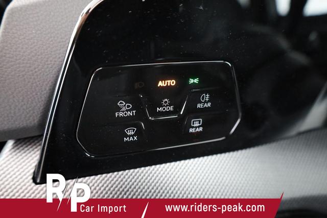 Volkswagen Golf 1.5 eTSI 110 kW R-Line VIII Variant DSG R-LINE, AHK, easyOpen, Navi, 18-Zoll, LED-Plus 