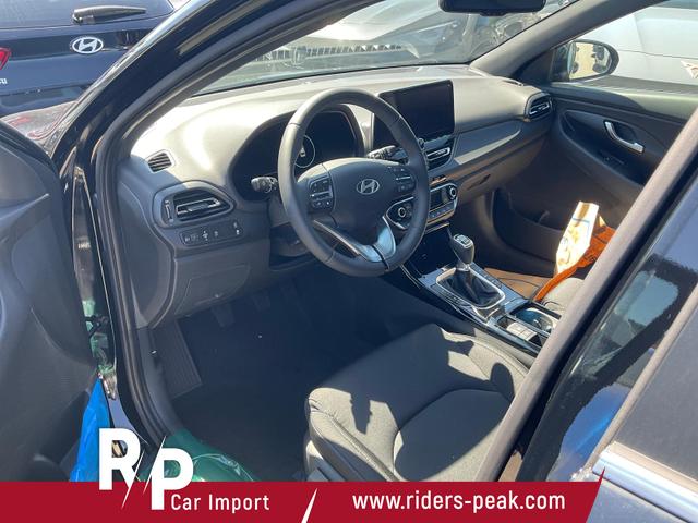 Hyundai i30 Kombi - 1.5 T-GDI Family, Navi, Side, Winter, 17-Zoll, Klimaautomatik