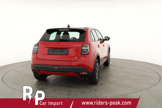Fiat 600e 115 kW Red 115kWh, LED, APP-Connenct, 1-Hand 
