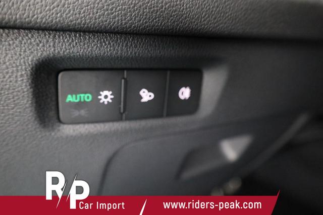 Skoda Octavia Combi RS 2.0 TSI DSG, Sonderlackierung, AHK, 19 Zoll, Canton, el. Klappe, Navi, Matrix, sofort 