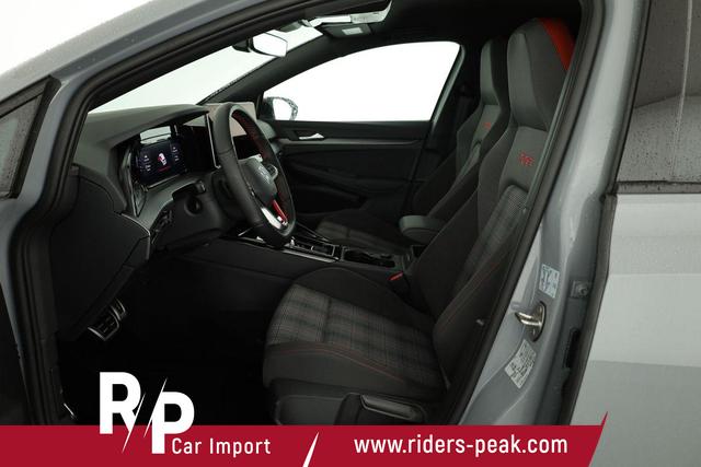 Volkswagen Golf 2.0 TSI 195 kW GTI VIII DSG Black Style, Pano, Navi, Side, Matrix, AreaView, Winter, 19-Zoll 