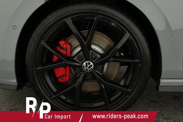 Volkswagen Golf 2.0 TSI 195 kW GTI VIII DSG Black Style, Pano, Navi, Side, Matrix, AreaView, Winter, 19-Zoll 