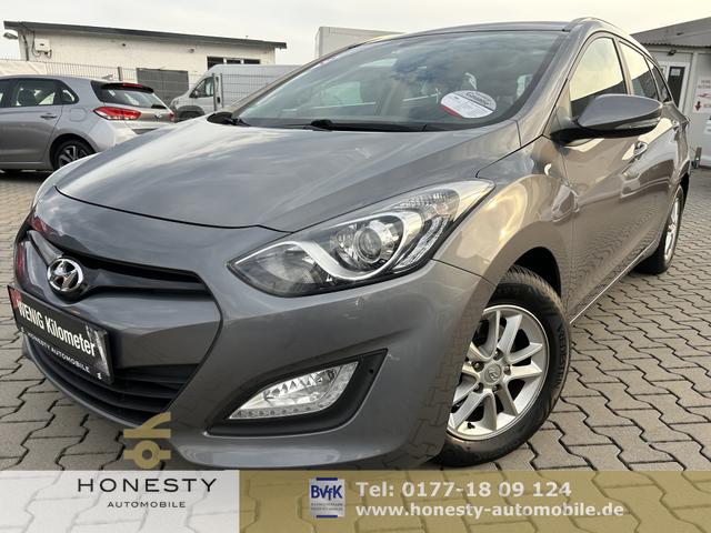 Hyundai i30 Kombi - 1.4 CRDi DPF Trend cw*GARANTIE*SERVOLENKUNG*AUX*i-POD*USB*MP3*CD-PLAYER*MULTIFUNKTIONSLENKRAD*6 GANG*6 LAUTSPRECHER*ABS*ESP*LENKRAD LEDER*MITTELARMLEHNE VORNE*SEITENAUFRALLSCHUTZ*PARKSENSOR HINTEN*KNIEAIRBAG*LICHT-AUS-AUTOMATIK*EURO 5*TAGFAHRLICHT LE*