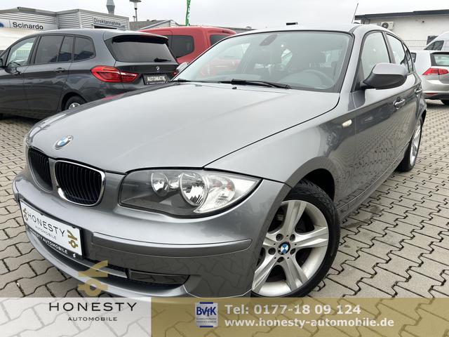 BMW 1er - - 118 i Euro 5*SCHALTGETRIEBE*START/STOP ANLAGE*SITZHEIZUNG*MULTIFUNKTIONSLENKRAD*TEMPOMAT*PARKSENSOR HINTEN*AUX-IN*AU&szlig;ENSPIEGEL ELEKTR.VERSTELLBAR*BORDCOMPUTER*DSC*6 GANG*REIFENDRUCK-KONTROLLSYSTEM*KLIMAAUTOMATIK*NAVIGATION*START/STOP ANLAGE*CD-PLAY